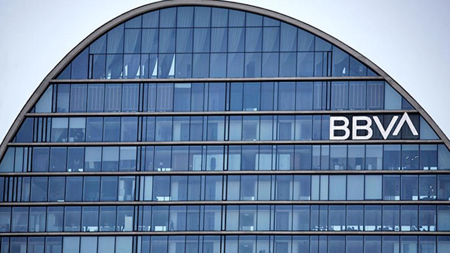 BBVA incorpora a un millón de clientes en España a un sistema de pagos electrónicos más seguros