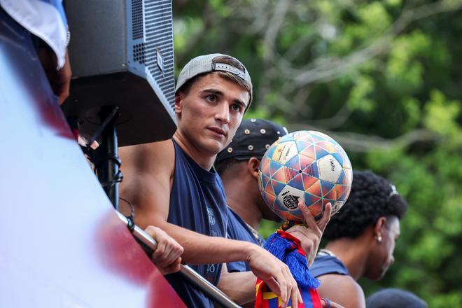 ¡De locos! Las mejores imágenes de una ciudad entregada al Barça