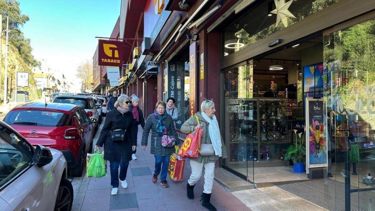 Compradors a la zona del Pertús