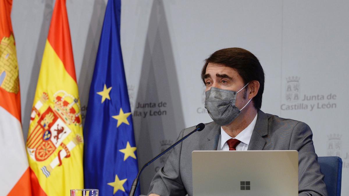 El consejero Suárez-Quiñones durante una rueda de prensa ayer tras el Consejo de Gobierno.