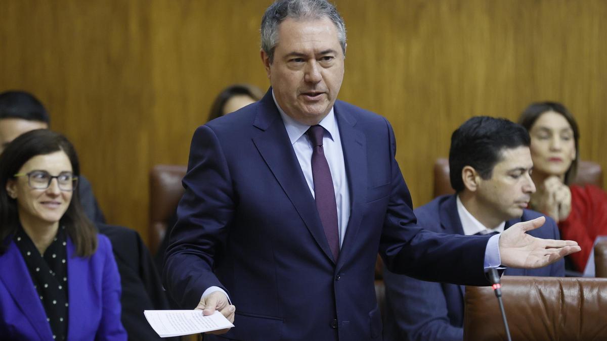 Juan Espadas, este jueves, durante su intervención en la sesión de control al Ejecutivo andaluz en el Parlamento de Andalucía.