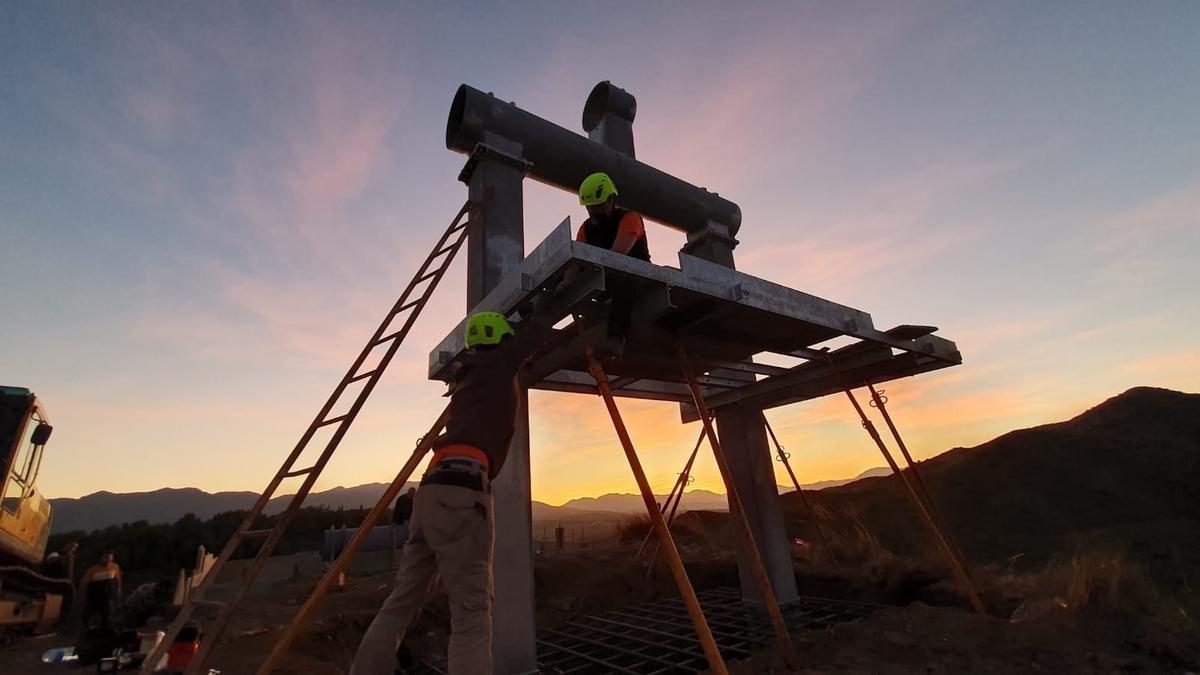 Preparación de la nueva tirolina de Alhaurín de la Torre.