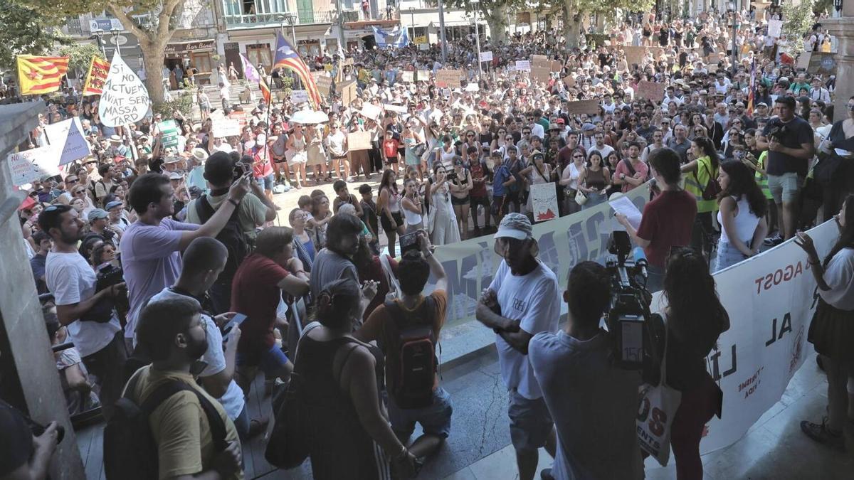 MANIFESTACIÓN CONTRA LA SATURACIÓN TURÍSTICA EN SOLLER