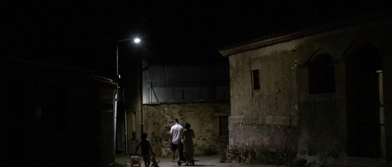 Una familia, en un pueblo de Zamora. |