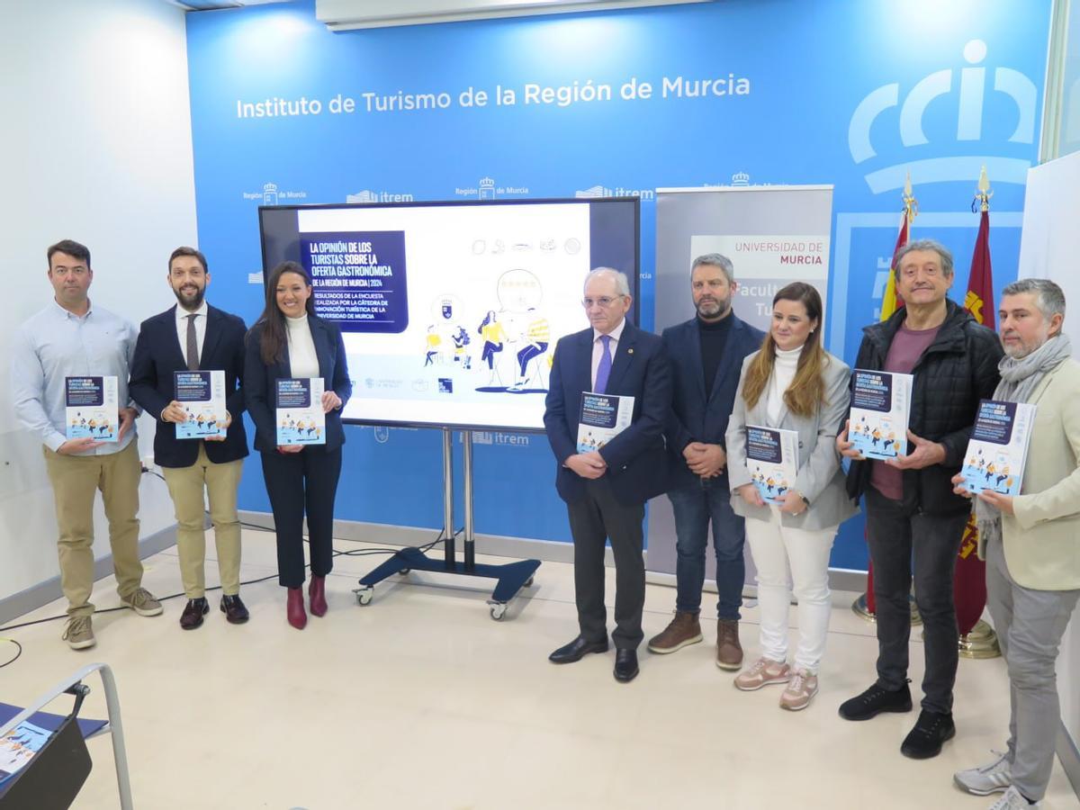 Presentación de la encuesta sobre la gastronomía regional.
