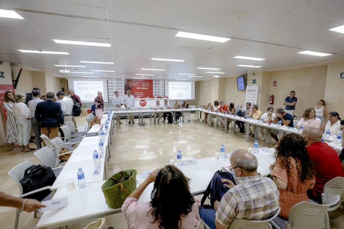 Reunión para la firma del último convenio balear de hostelería