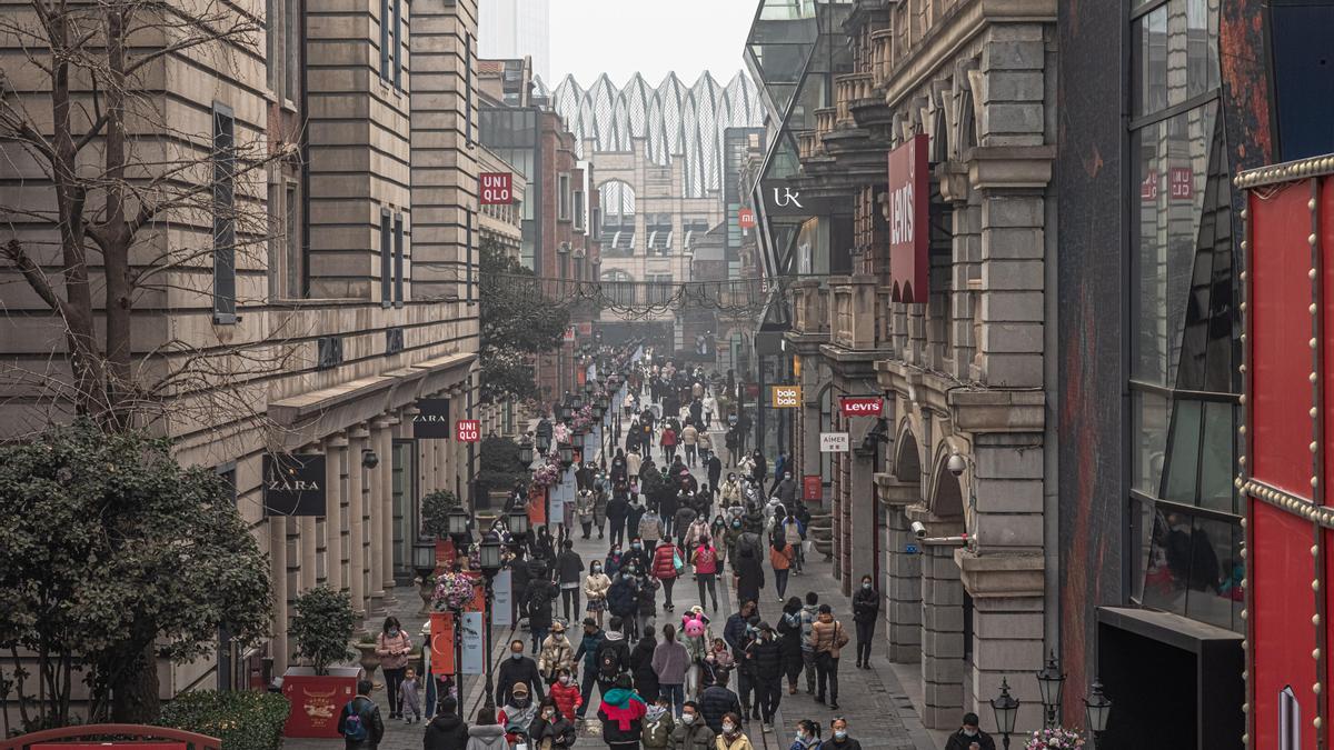 Una calle comercial del centro de Wuhan el pasado 23 de enero.