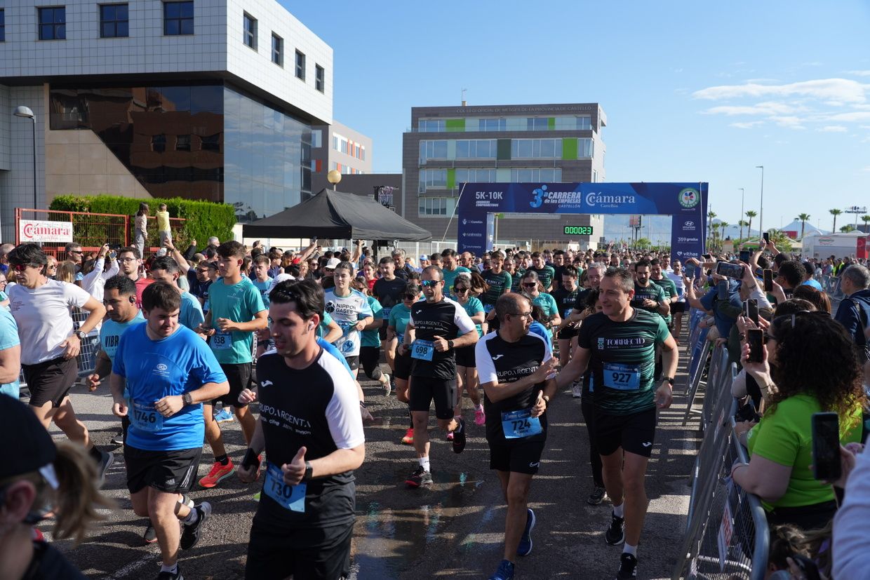 Búscate en las fotos de la Carrera de las Empresas en Castellón