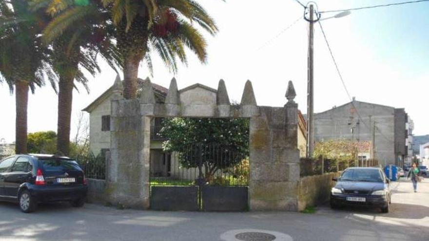 Antiogua casa del médico de Goián, cedida por el Concello para construir la escuela infantil.  // E.G.