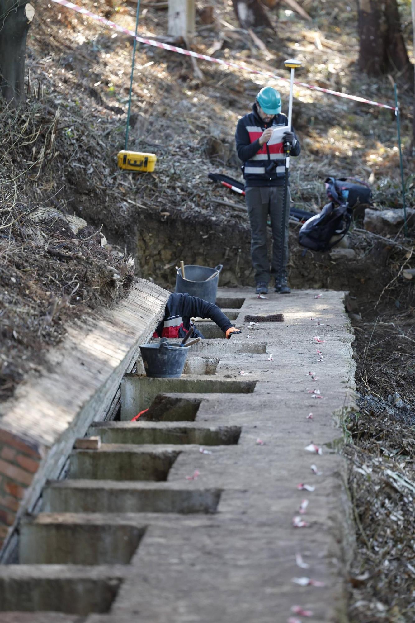EN IMÁGENES: La exhumación de la fosa de La Lloba, en Castrillón