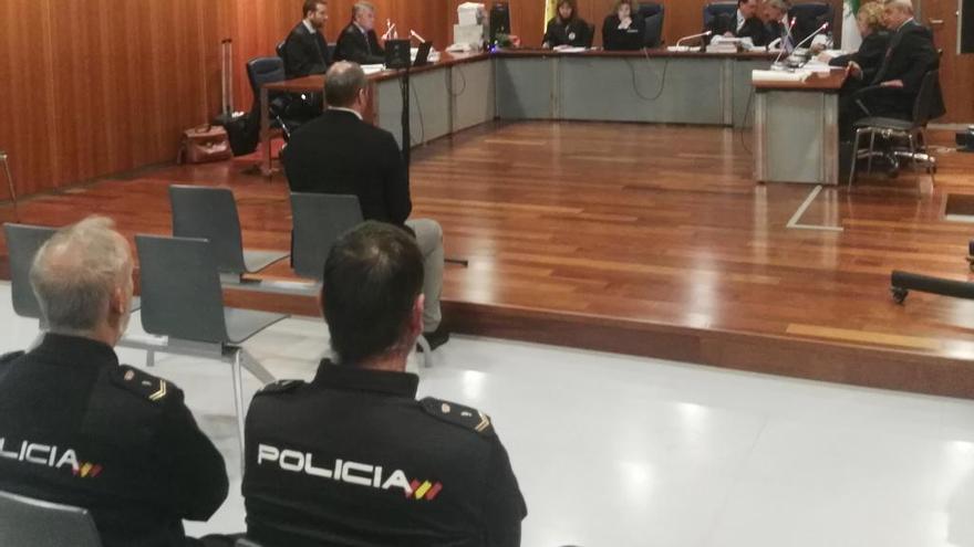 El acusado, en una sala de la Ciudad de la Justicia de Málaga.