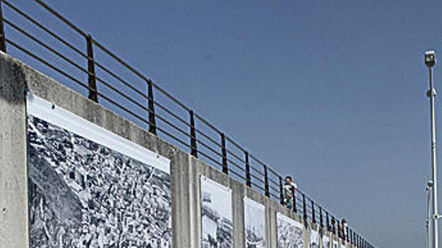 Exposición temporal de fotos en el muelle candasín.