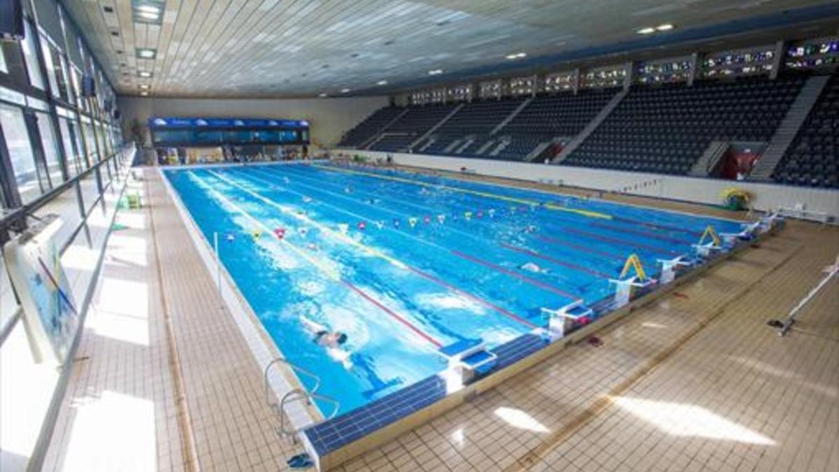 La gran piscina de 50 metros de la Sant Jordi, de las pocas de este tamaño de la ciudad.