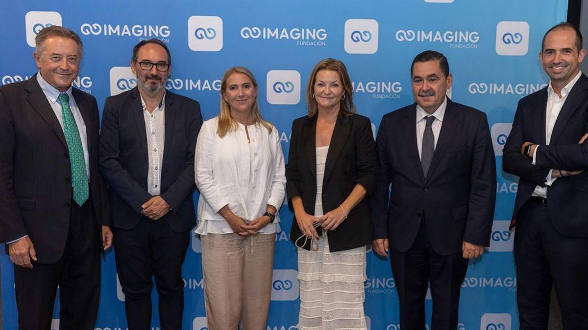 El presidente de la Fundación Imaging, Luis Martí-Bonmatí, Ignacio Blanquer, Nuria Ruiz, Mercedes Planells, José Rosell y Ángel Alberich.