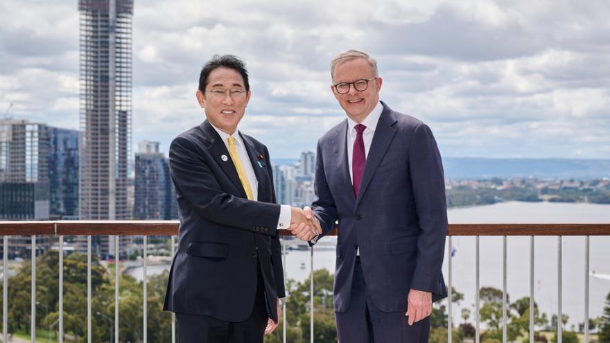 El primer ministro de Japón, Fumio Kishida y su homólogo australiano,  Anthony Albanese.