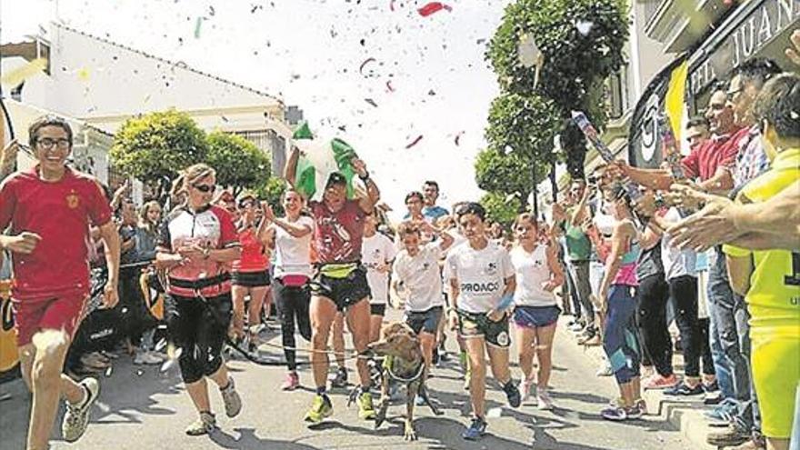 JUAN JOSÉ CARVAJAL une cabra y cÁdiz corriendo en solidaridad con izan