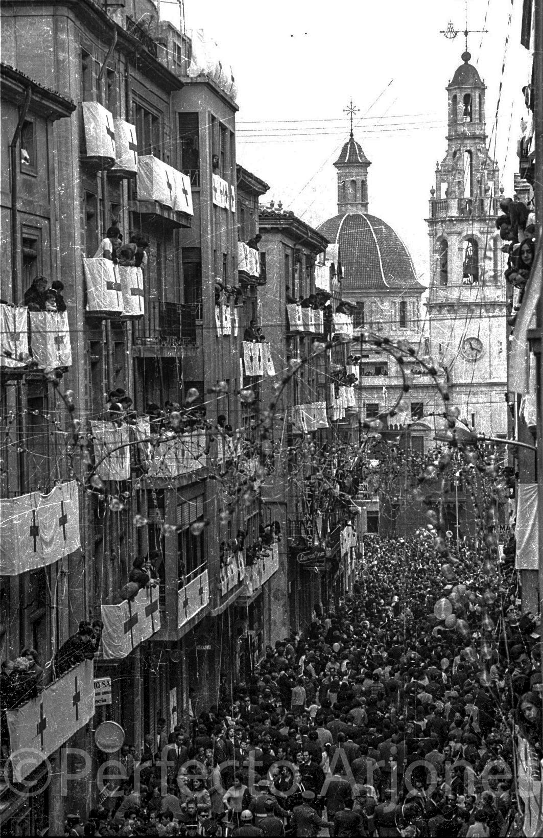 El otro punto de vista de Perfecto Arjones en las fiestas de los Moros y Cristianos de Alcoy en los años 60 y 70.