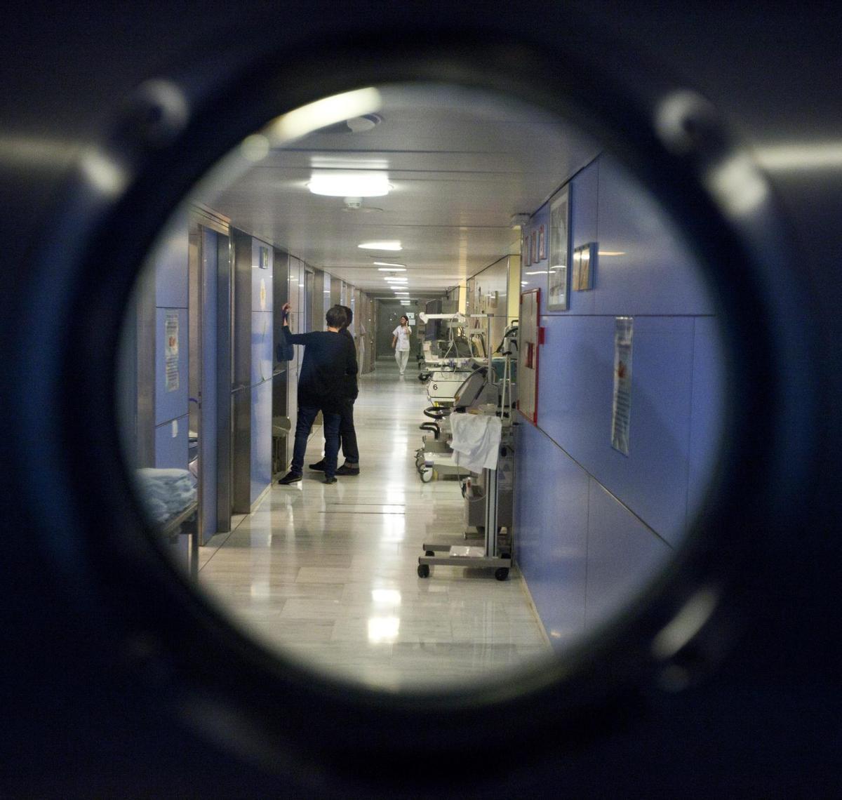 "El pare li tapava la boca quan plorava"