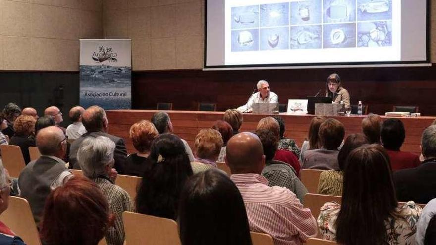 La artista Bárbara Fluxá, durante su intervención en el Museo Etnográfico.