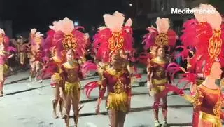 Explosión de pasión y color en el histórico y único desfile de Carnaval de Vinaròs