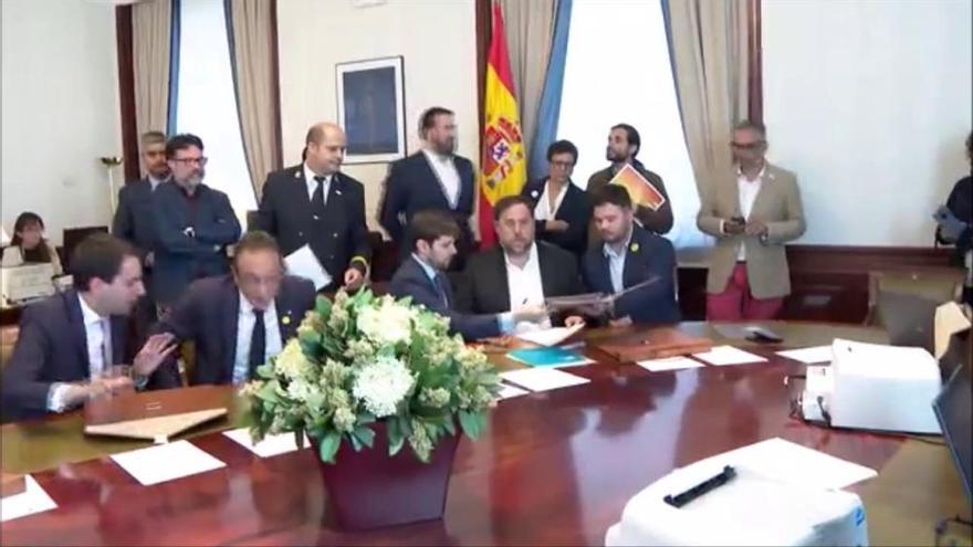 Junqueras, Sànchez, Rull, Turull i Romeva tramiten les seves actes al Congrés i al Senat