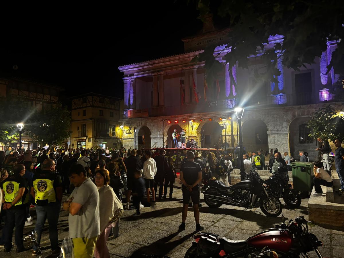Toro se rinde al motor: emotivo desfile de antorchas y homenaje en la Plaza Mayor