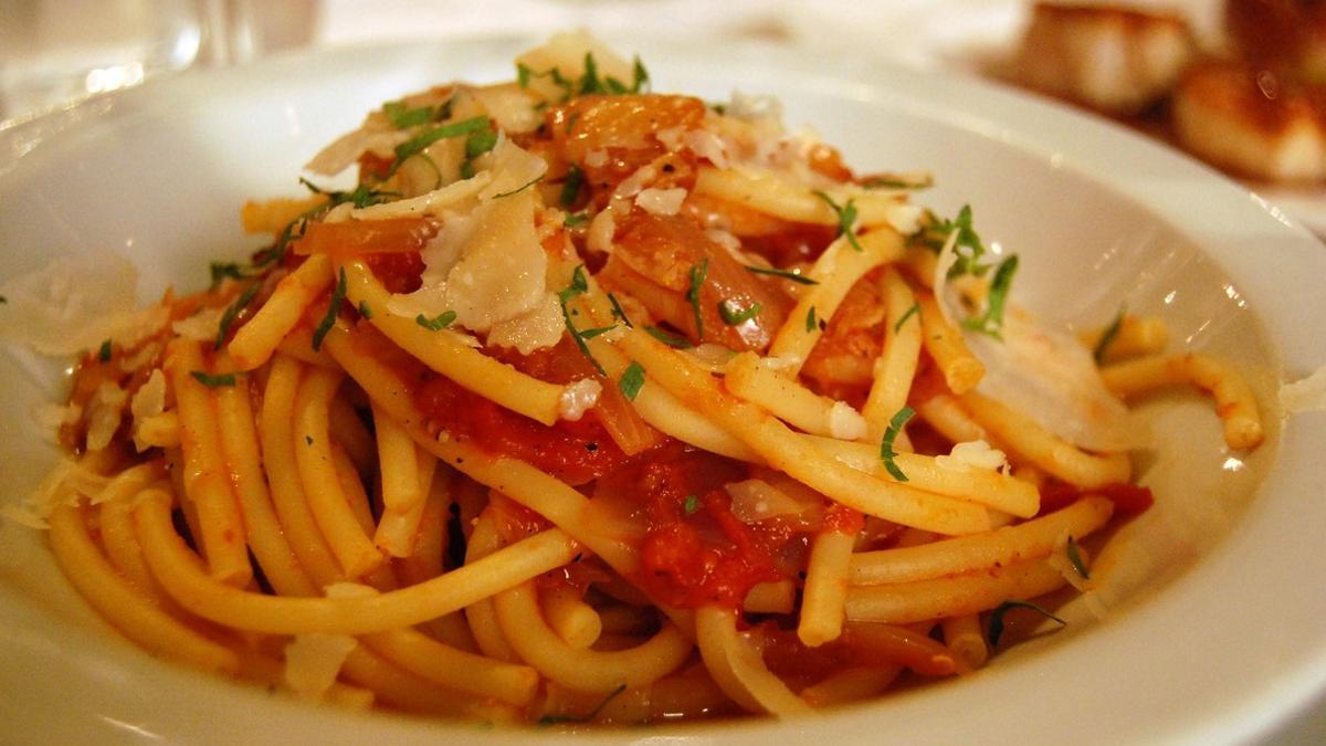 Plato de pasta a la amatriciana.