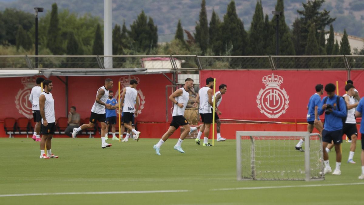 El Mallorca vuelve a entrenar en Son Bibiloni sin caras nuevas