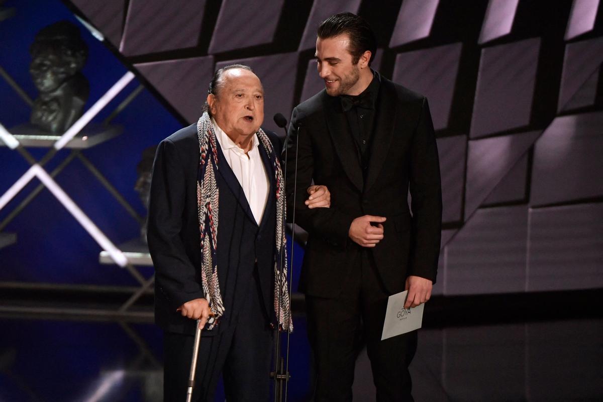 Fernando Esteso presentó el premio al mejor corto documental.