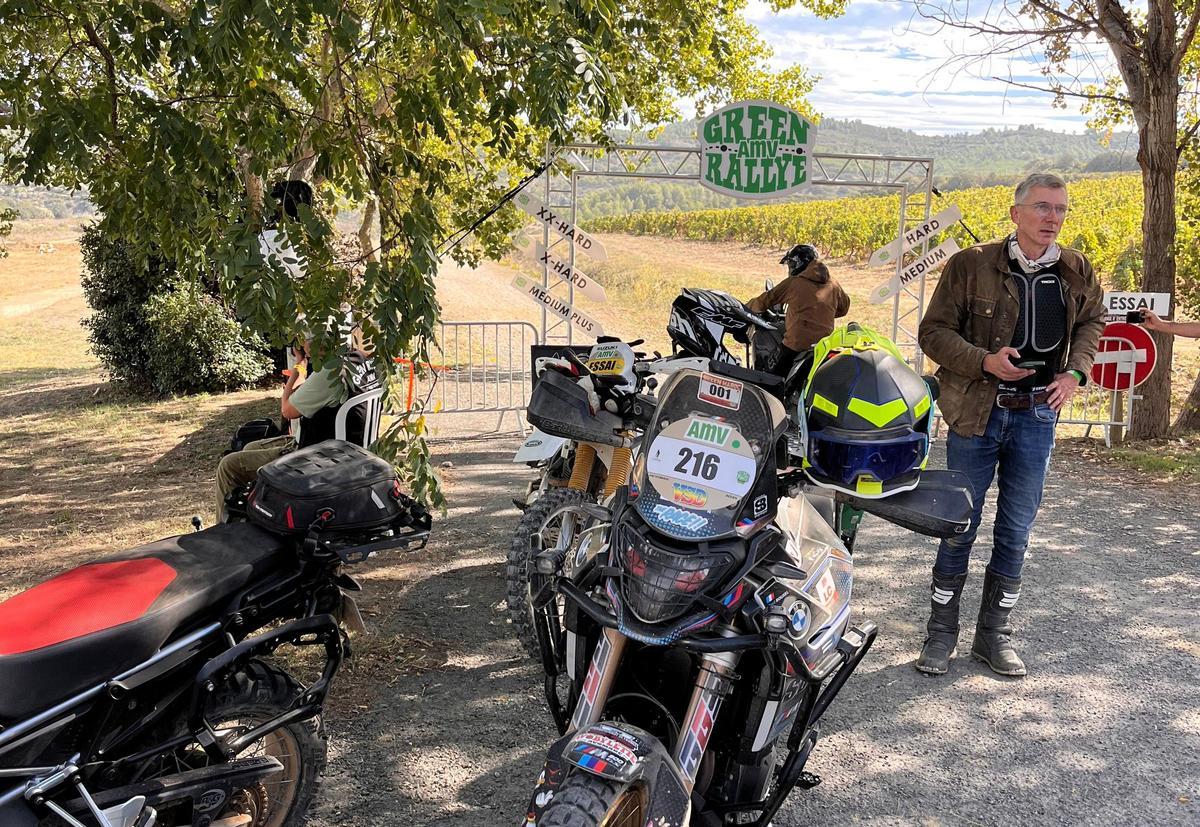 Zona de salida de rutas en el evento
