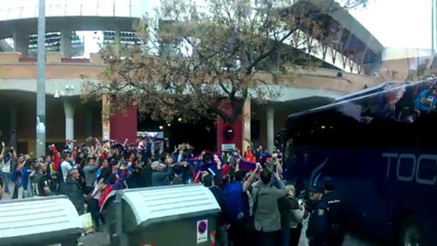 La afición 'granota' recibe al Levante en el estadio del Granada