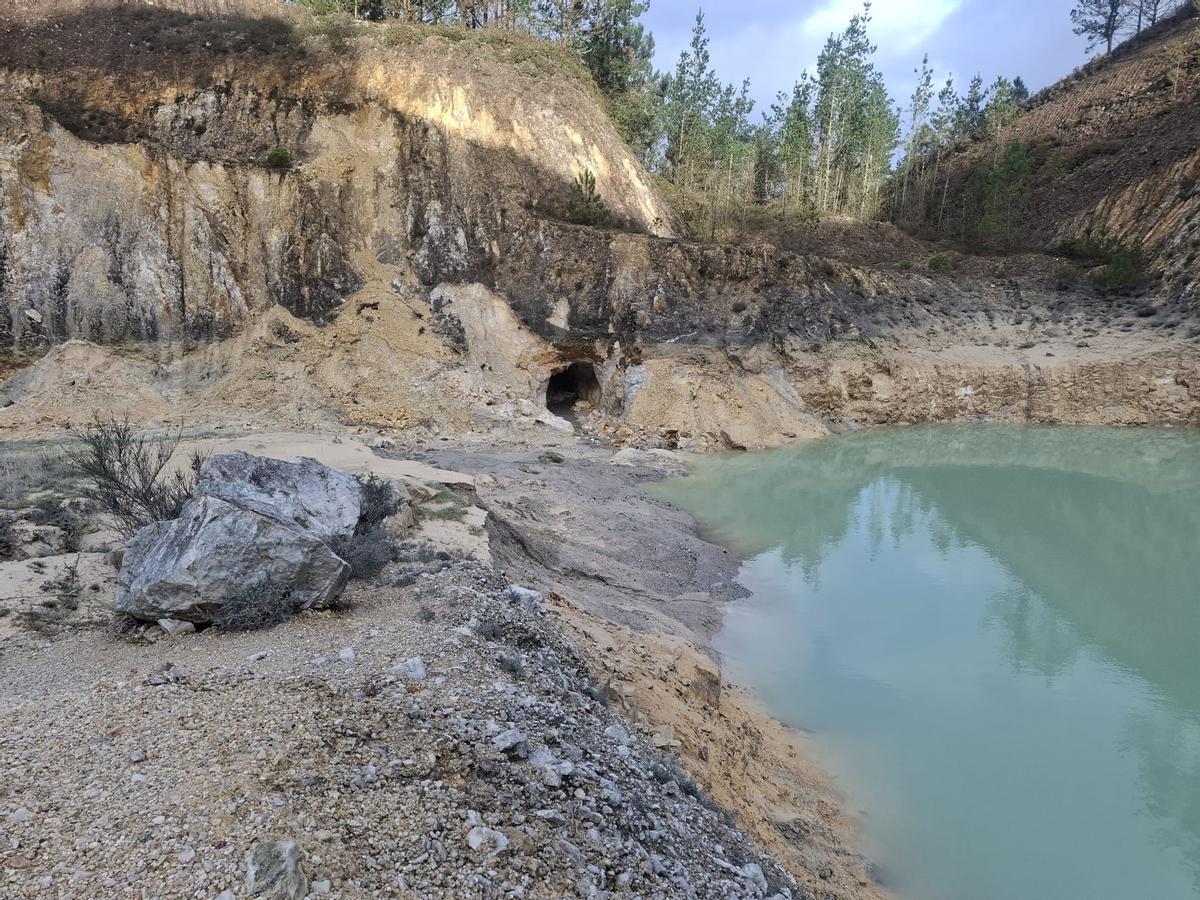 La rotura de una de las balsas de la antigua mina de Monte Neme ha provocado una grave escorrentía.