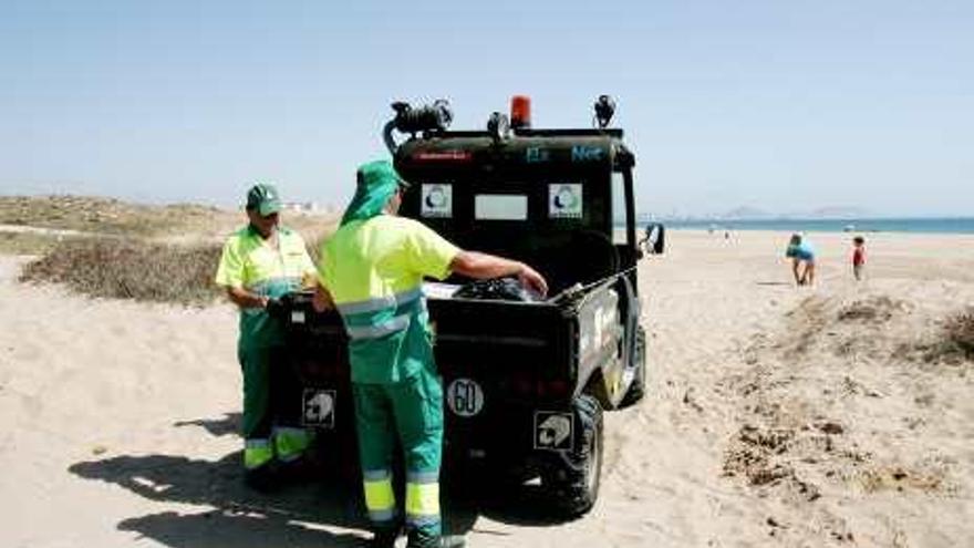 Un autobús para la playa de El Altet