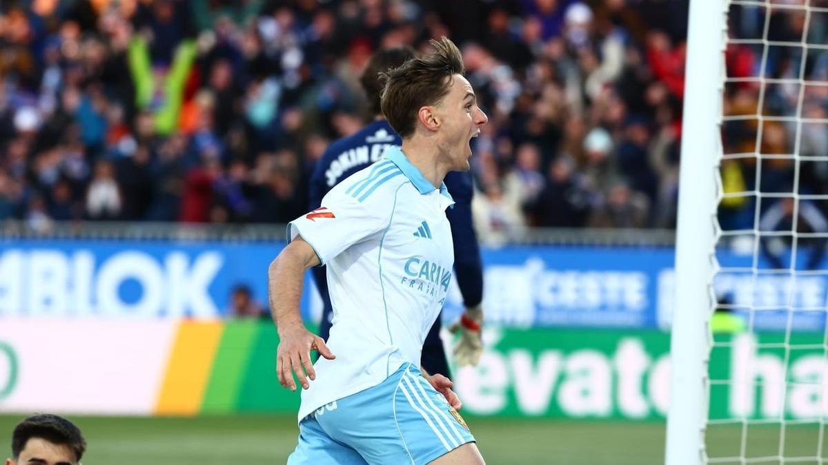 Dani Gómez celebra su gol ante el Racing de Santander