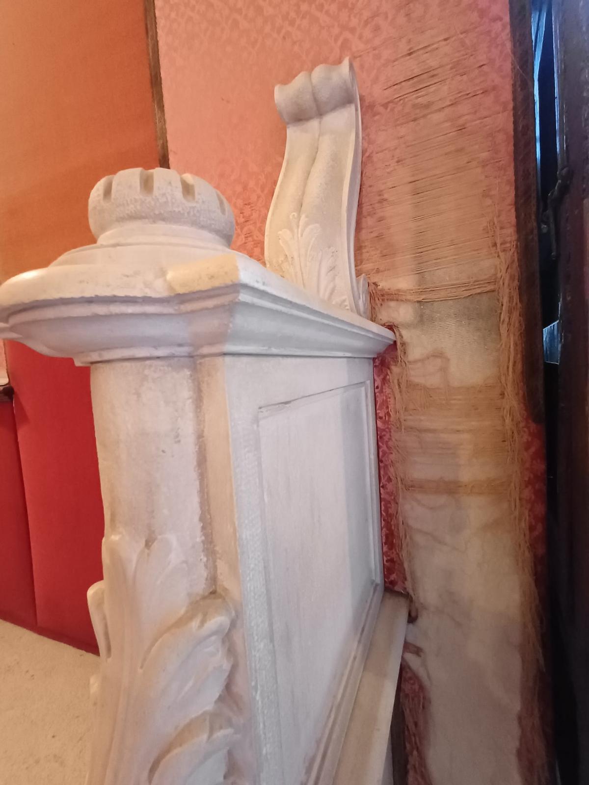 Entretelado deteriorado en la Sala del Almirante del Real Alcázar de Sevilla