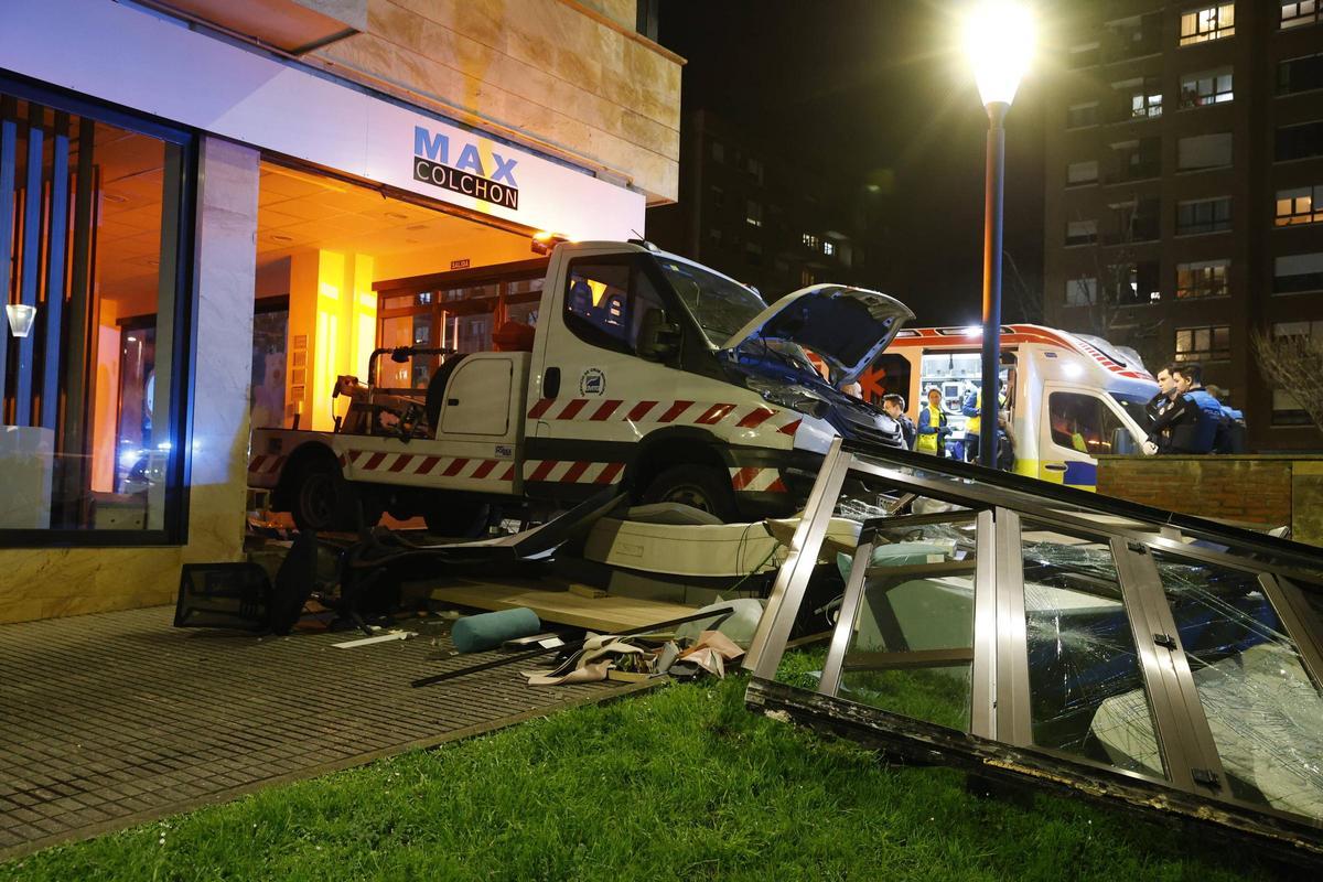 Brutal accidente de tráfico en Gijón con dos fallecidos