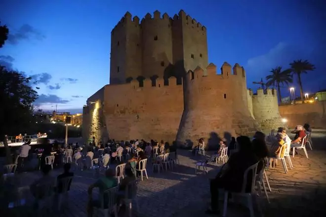 La cultura en vivo sobrevive al coronavirus en la noche de San Juan