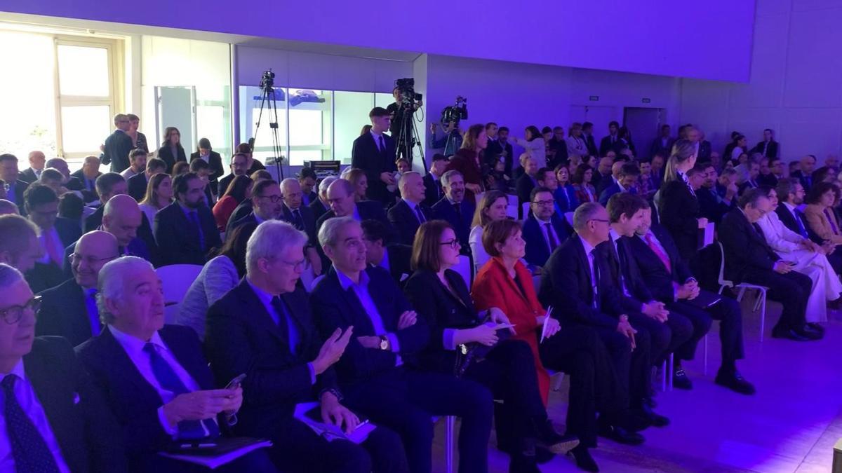 Los asistentes al Foro del Noroeste poco antes de que comience la sesión de bienvenida.