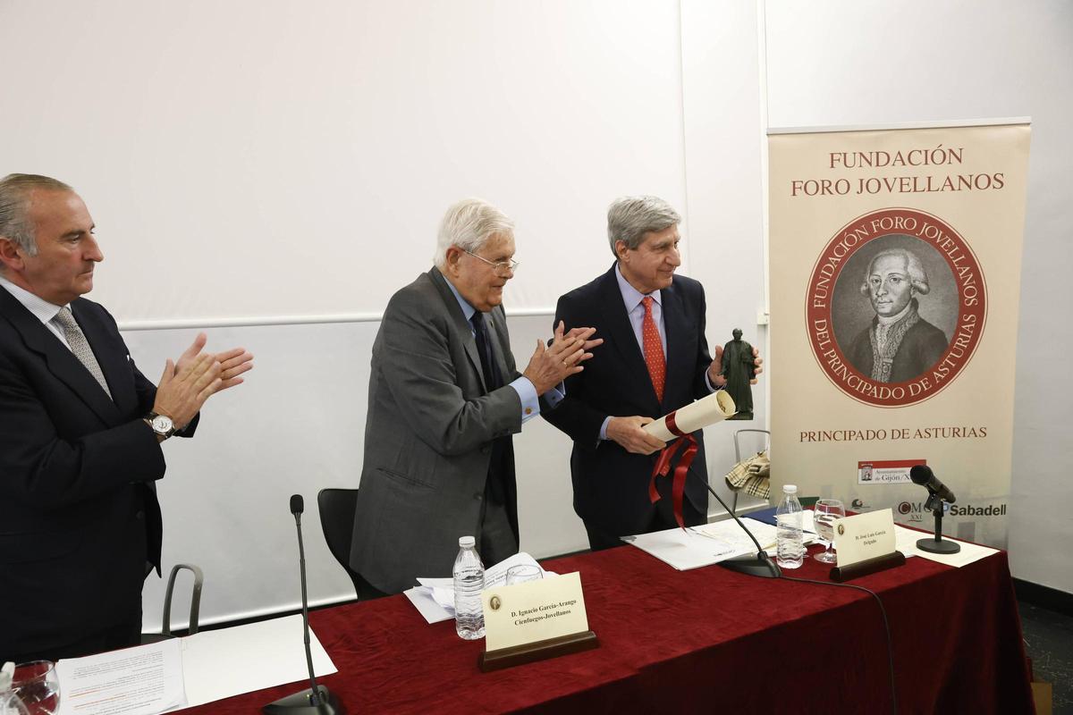 José Luis García Delgado, patrono de honor del Foro Jovellanos (en imágenes)