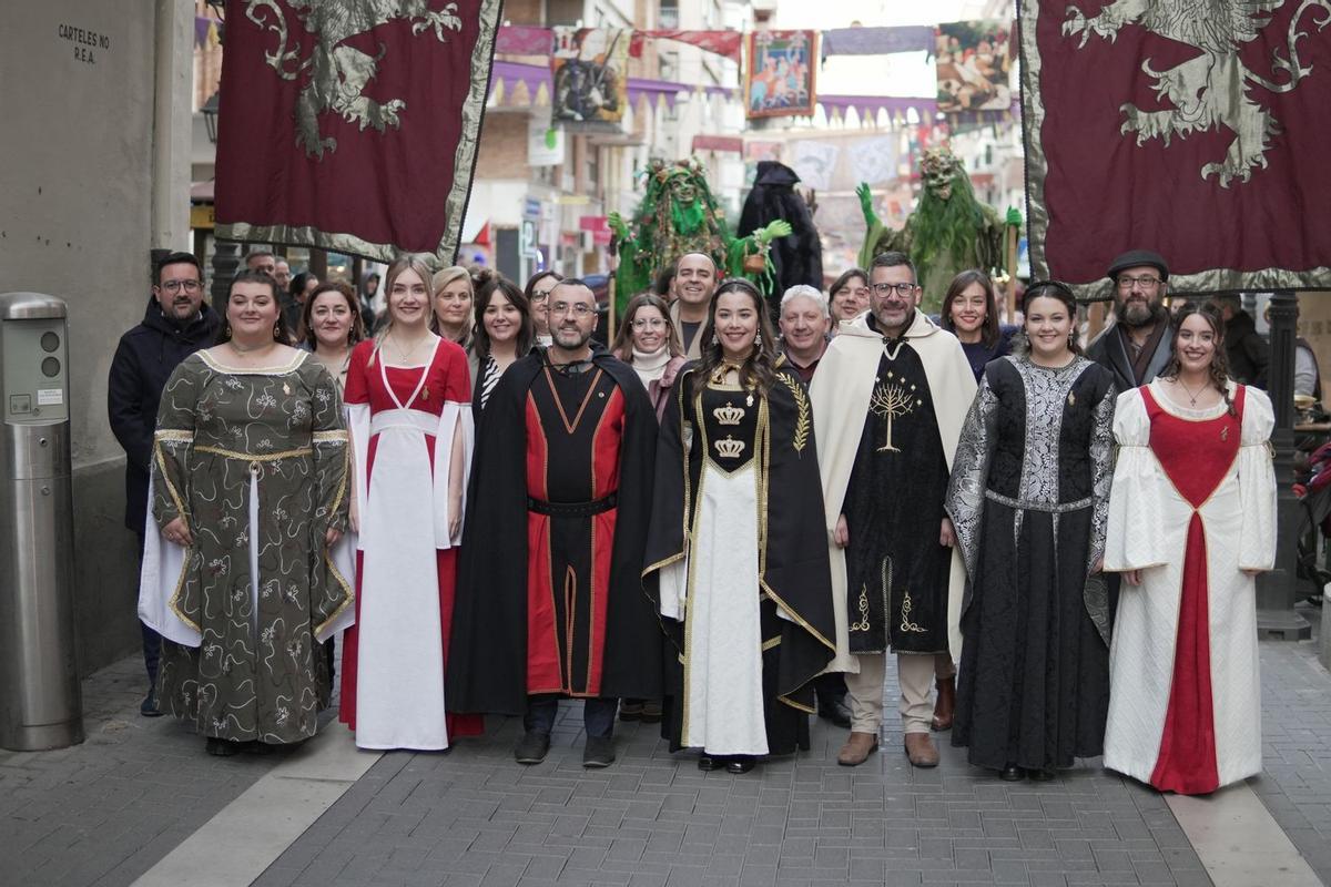 Benlloch és un habitual dels vestits tradicionals en un bon nombre de celebracions fora de les patronals, com ara en la inauguració del mercadet medieval de les festes fundacionals