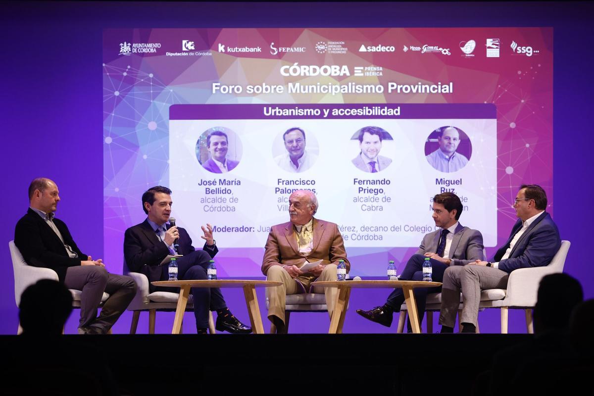 Córdoba Conecta. Foro sobre Municipalismo Provincial. Salón de Plenos de la Diputación. URBANISMO Y ACCESIBILIDAD Intervienen: José Mª Bellido Roche (alcalde de Córdoba), Fernando Priego Chacón (alcalde de Cabra), Francisco Palomares Sánchez (alcalde de Villafranca) y Miguel Ruz Salces ( alcalde de Montalbán) Modera: Juan Eusebio Benito, decano del Colegio Oficial de Arquitectos de Córdoba