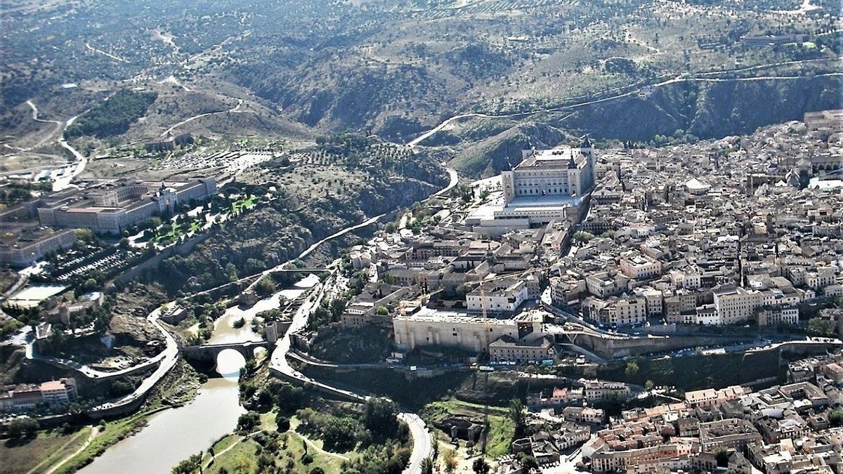 Vista aérea de Toledo en la que destaca el Alcázar.