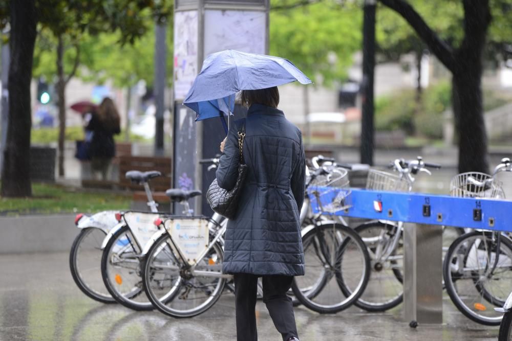 Viento y lluvia en A Coruña por la borrasca Miguel