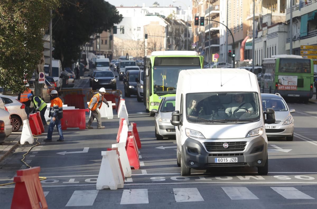 El acceso desde Ollerías a Ronda del Marrubial, cortado a la circulación por obras