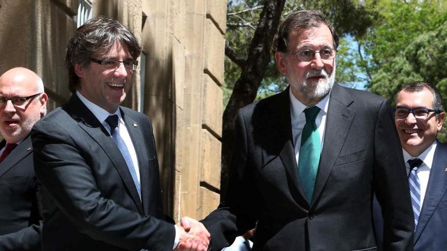 Rajoy rebutja per carta pactar el referèndum