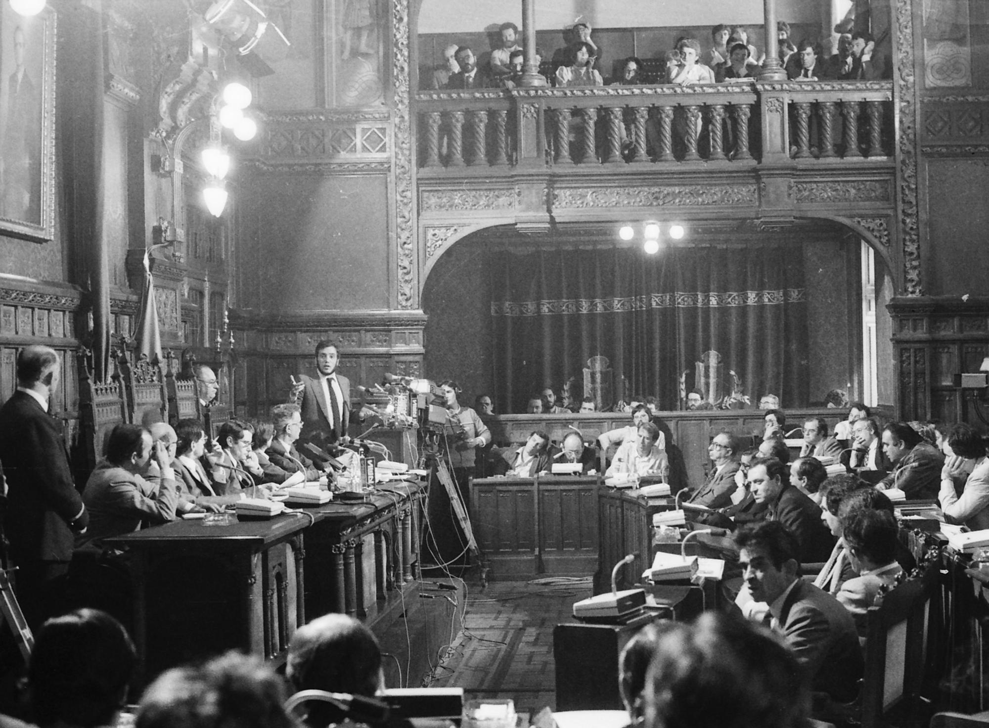 Junta General del Principado de Asturias. Oviedo / Uviéu, 1984.