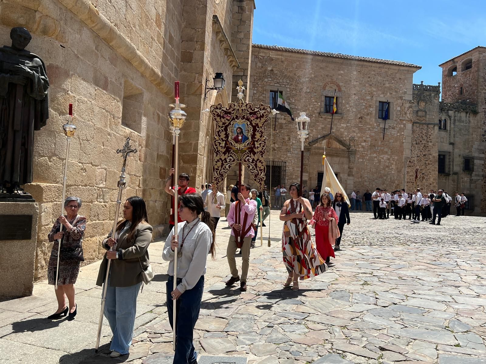 La Sagrada Cena celebra la Cruz de Mayo con una procesión en Cáceres