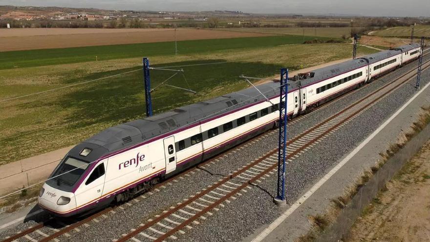 Más de 324.000 personas viajan entre Alicante y Murcia utilizando los servicios Avant de Renfe