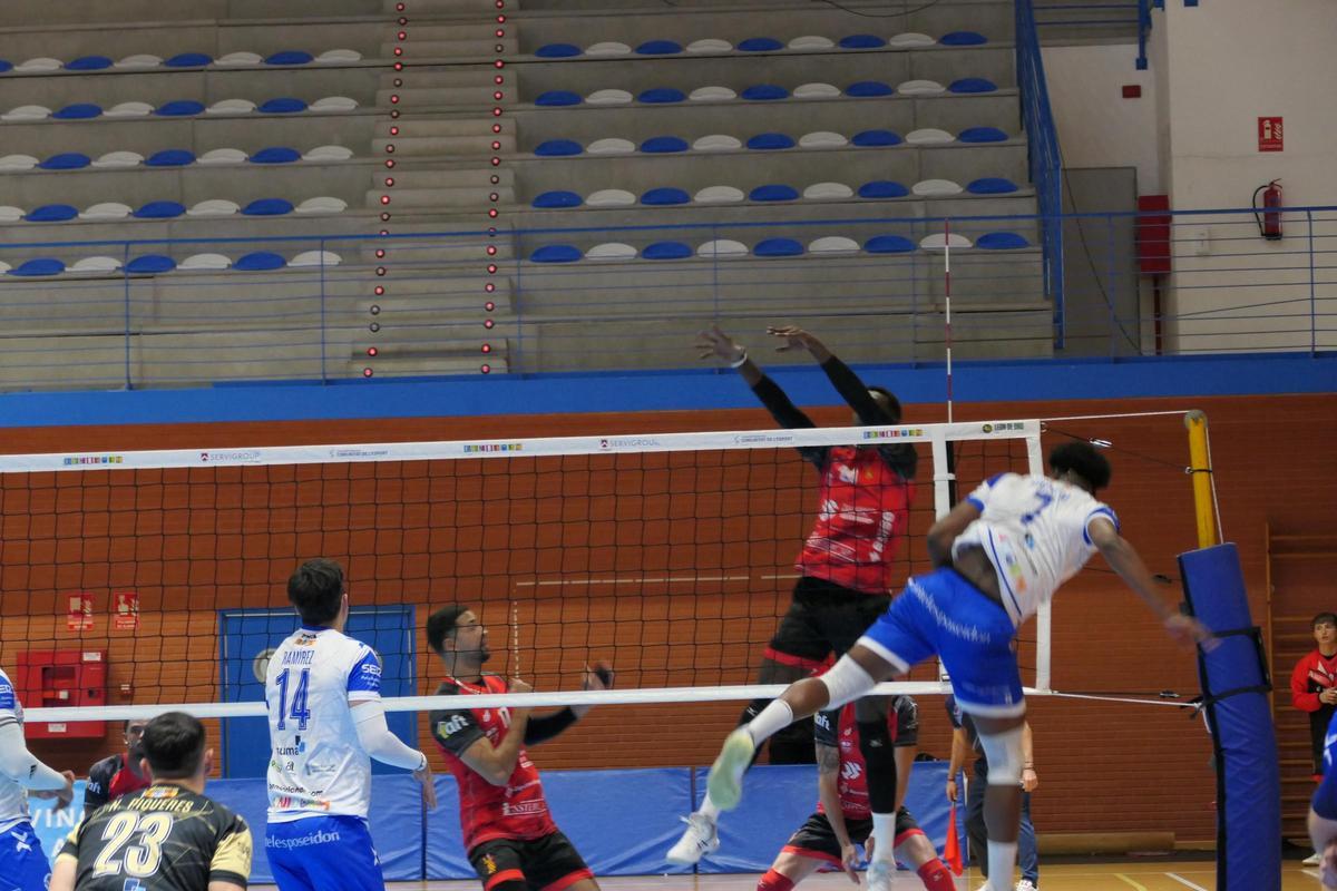 Una imagen del partido del Servigroup Benidorm