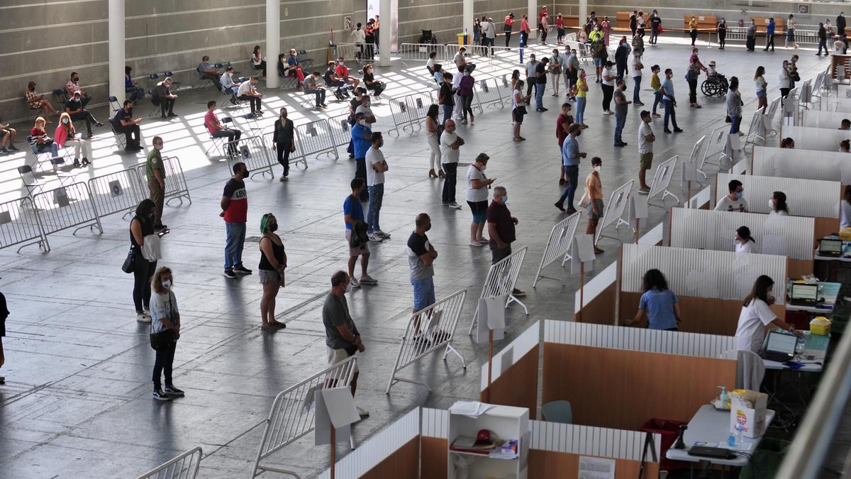 Vacunación masiva contra el COVID en el Recinto Ferial de Pontevedra